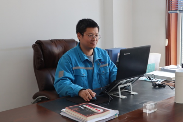 深耕技術(shù)強本領 實干篤行顯擔當—記股份公司“先進工作者”杜賢飛176