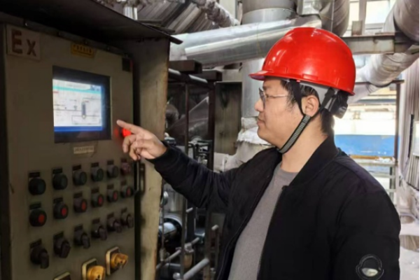 深耕技術(shù)強本領 實干篤行顯擔當—記股份公司“先進工作者”杜賢飛568