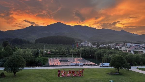 貴定海螺（劉佳）日照金山_副本