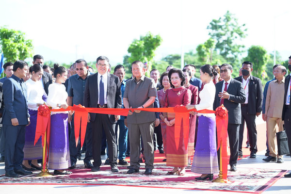 柬埔寨洪瑪奈首相出席金邊海螺投產(chǎn)剪彩儀式